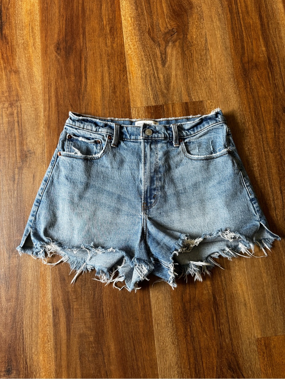 A&F The Cutoff Short High Rise Size 29/8